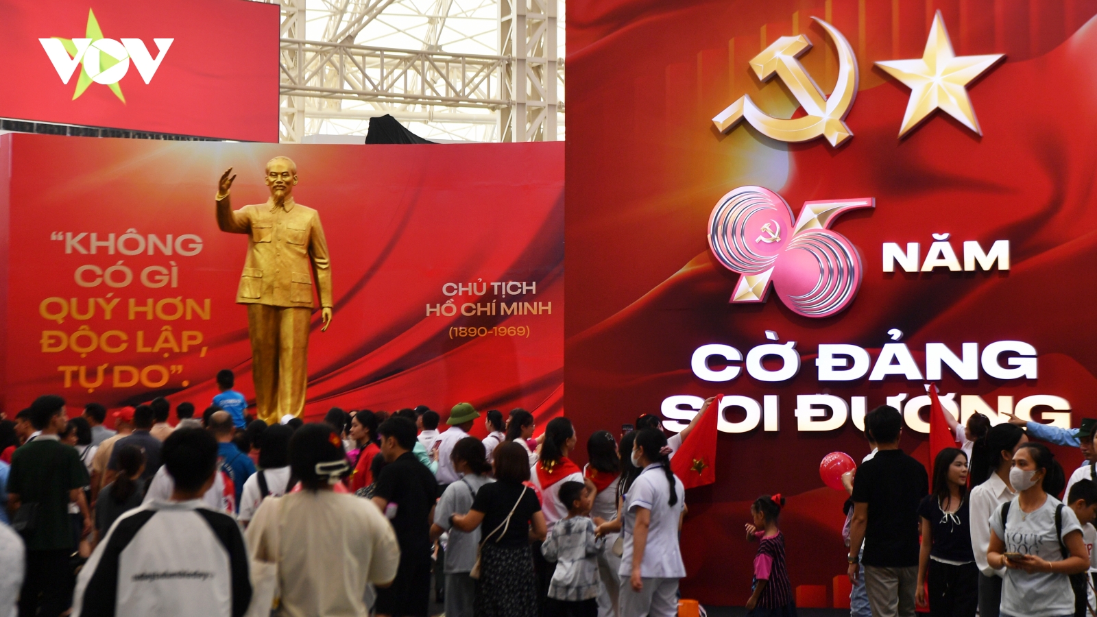 Dấu ấn phát triển đất nước qua những tư liệu quý